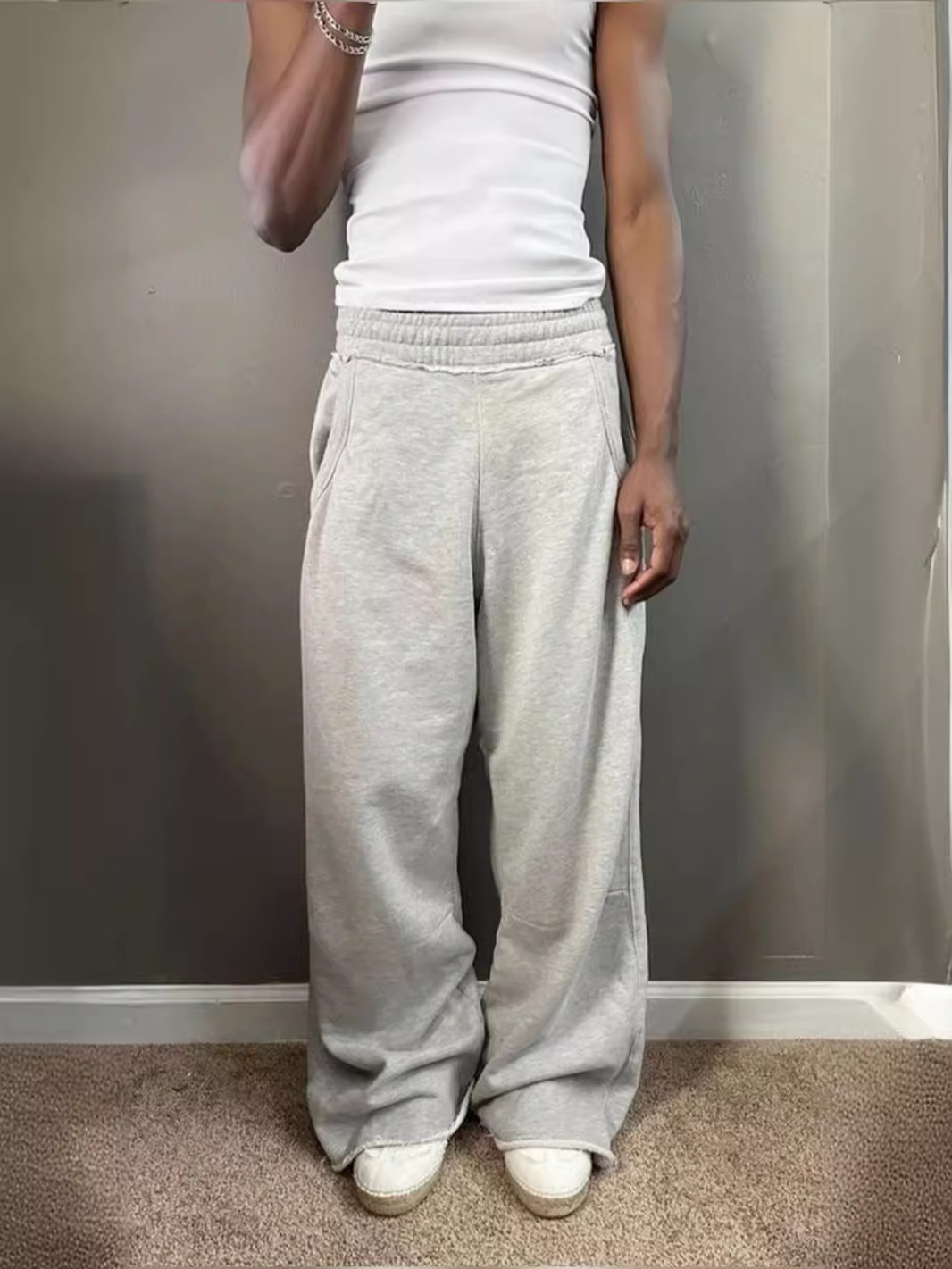 Unisex Street Style Gray Casual Pants – Relaxed Fit Sweatpants for Everyday Comfort and Trendy Couple Outfits