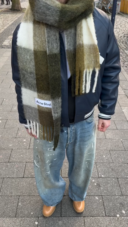 Unisex Vintage American High Street Wide-Leg Distressed Denim Pants – Dropped Hem, Spray-Paint Streaks & Worn-In Design, Street Fashion