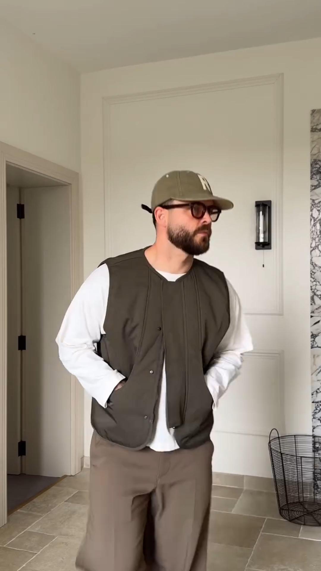 Men's Casual Versatile Layered Sleeveless Vest