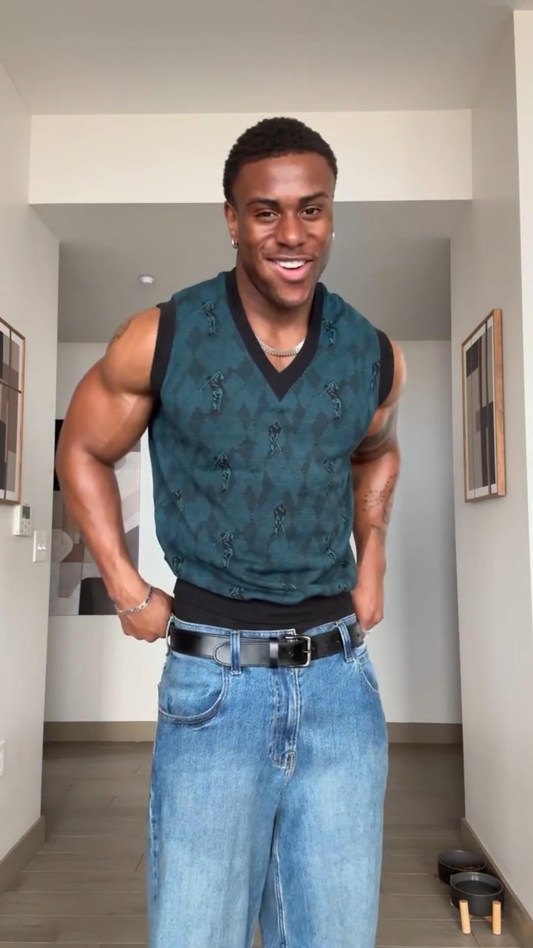 Men's V-neck sweater vest