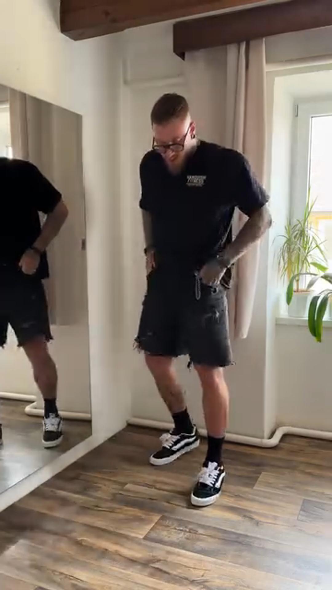 Ripped Denim Shorts Men's Summer American Retro Pants Design Niche Loose