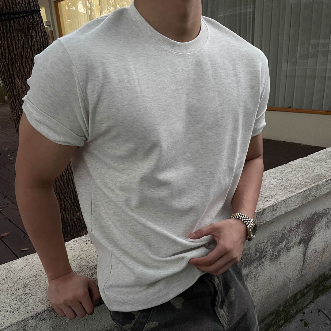 Small Neckline To Show Off Your Muscles, Short Sleeves With Three-Quar