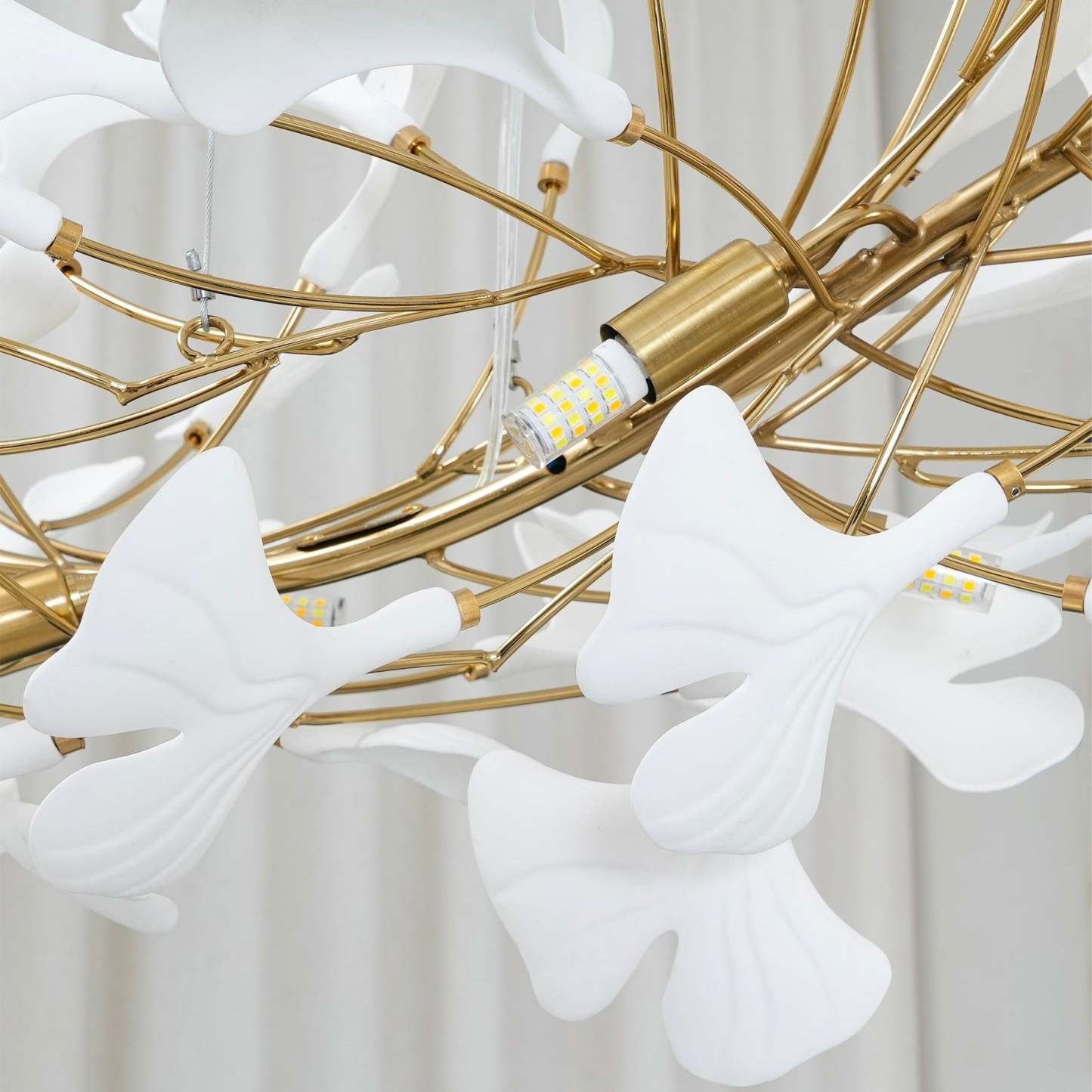 Olivia AutLume Modern Luxuriöser gold Kronleuchter aus Metall und Keramik