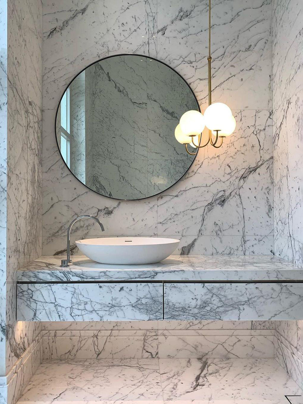 Mirelent Elegante Hängeleuchte aus Metall und Glas-Las Sola