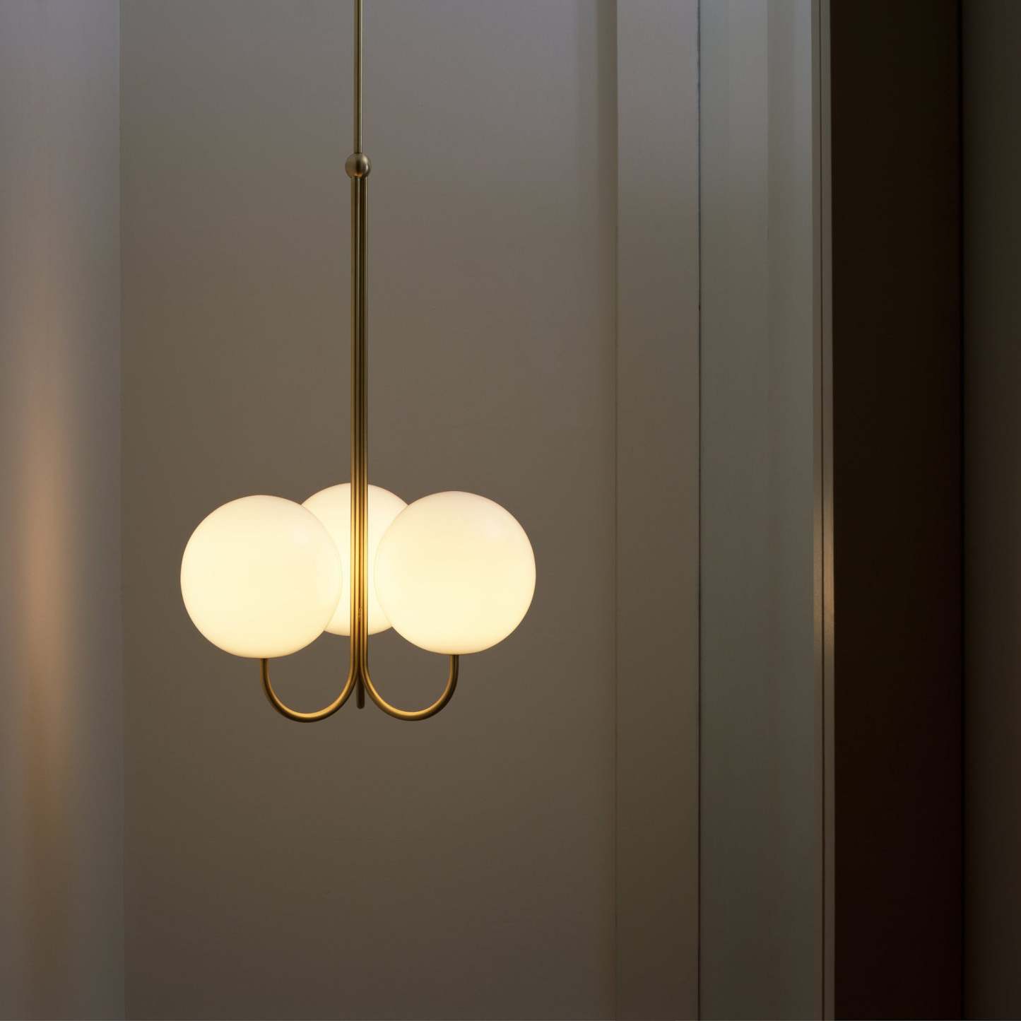 Mirelent Elegante Hängeleuchte aus Metall und Glas-Las Sola
