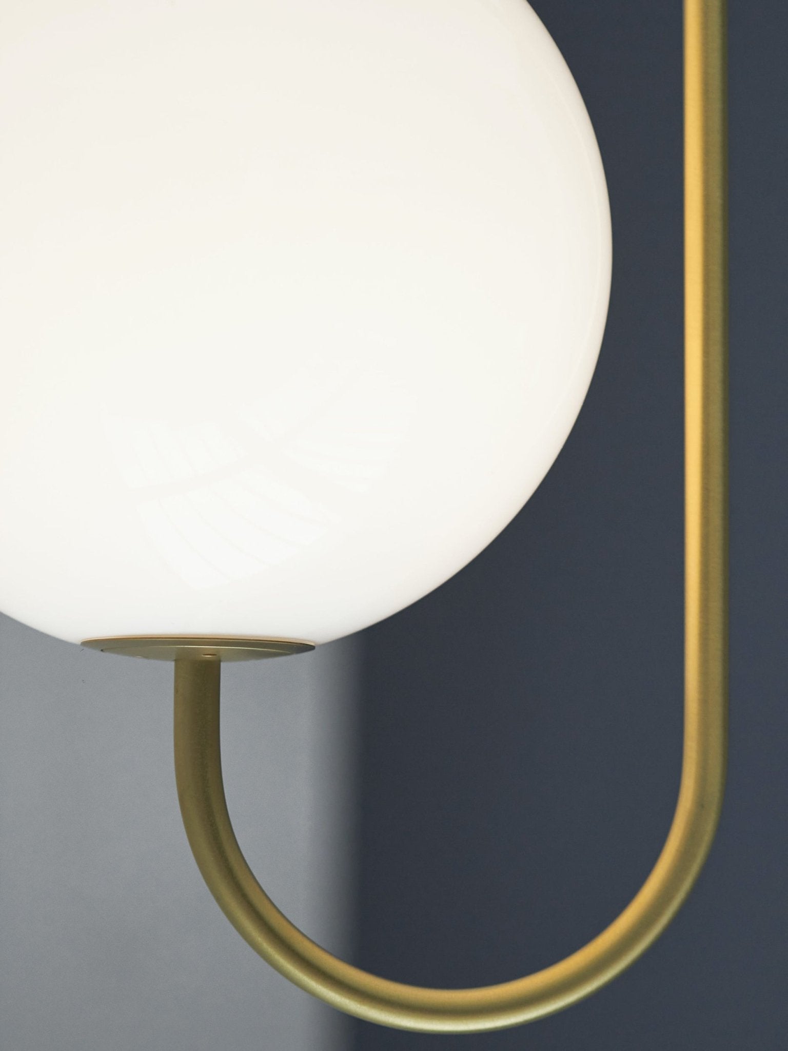 Mirelent Elegante Hängeleuchte aus Metall und Glas-Las Sola
