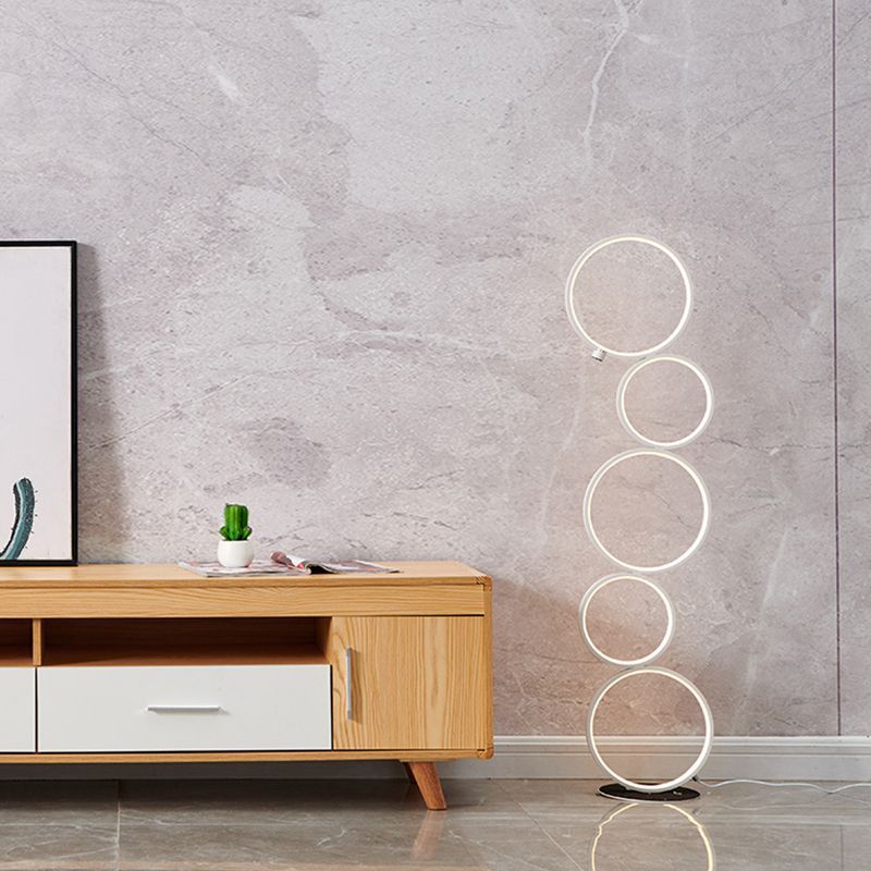 Arisha Scandinavische Moderne Ring Staande Lamp, Zwart/Wit, Woonkamer
