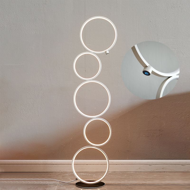 Arisha Scandinavische Moderne Ring Staande Lamp, Zwart/Wit, Woonkamer