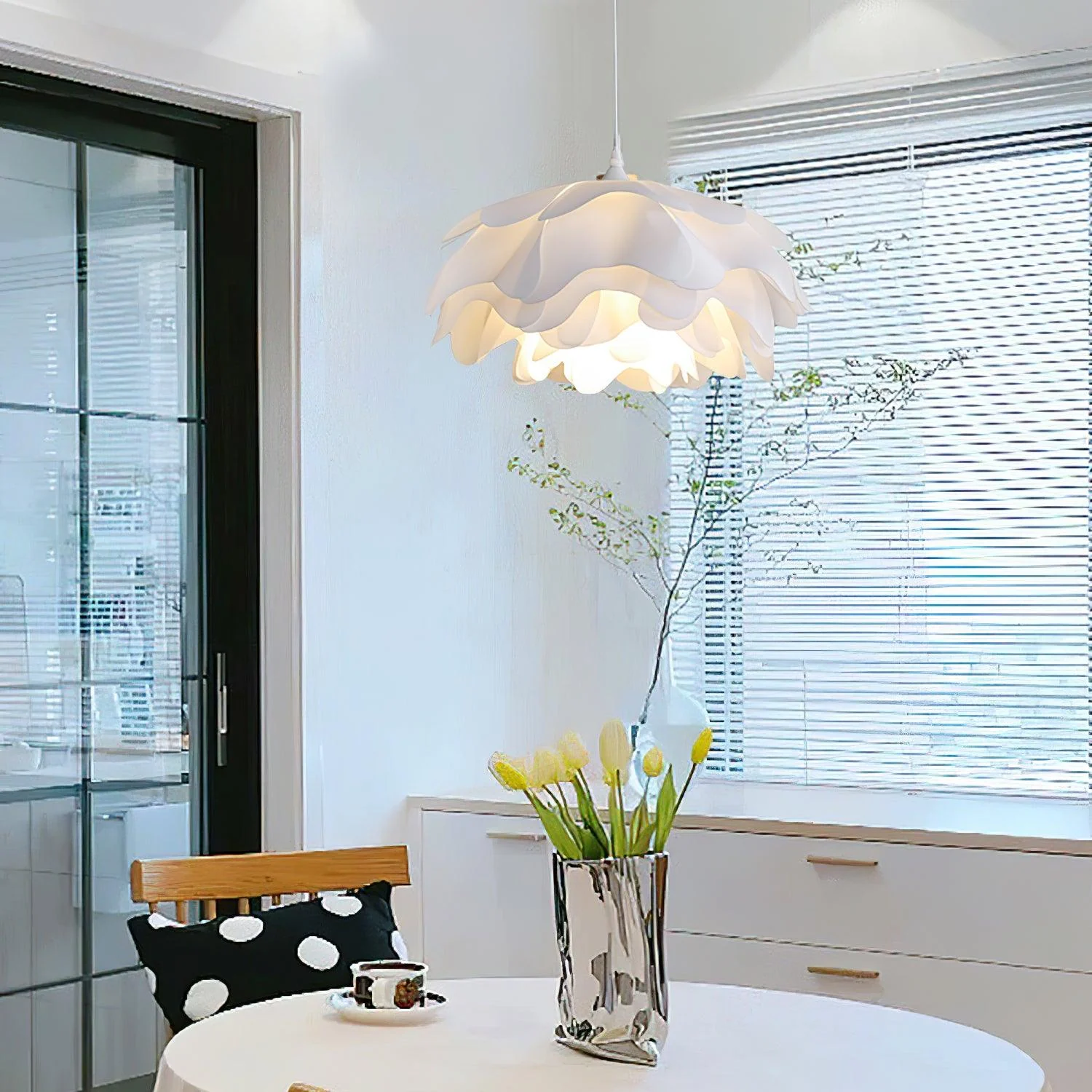 Renée Modern Flower Shaped Pendant Light Bedroom Dining Living Room