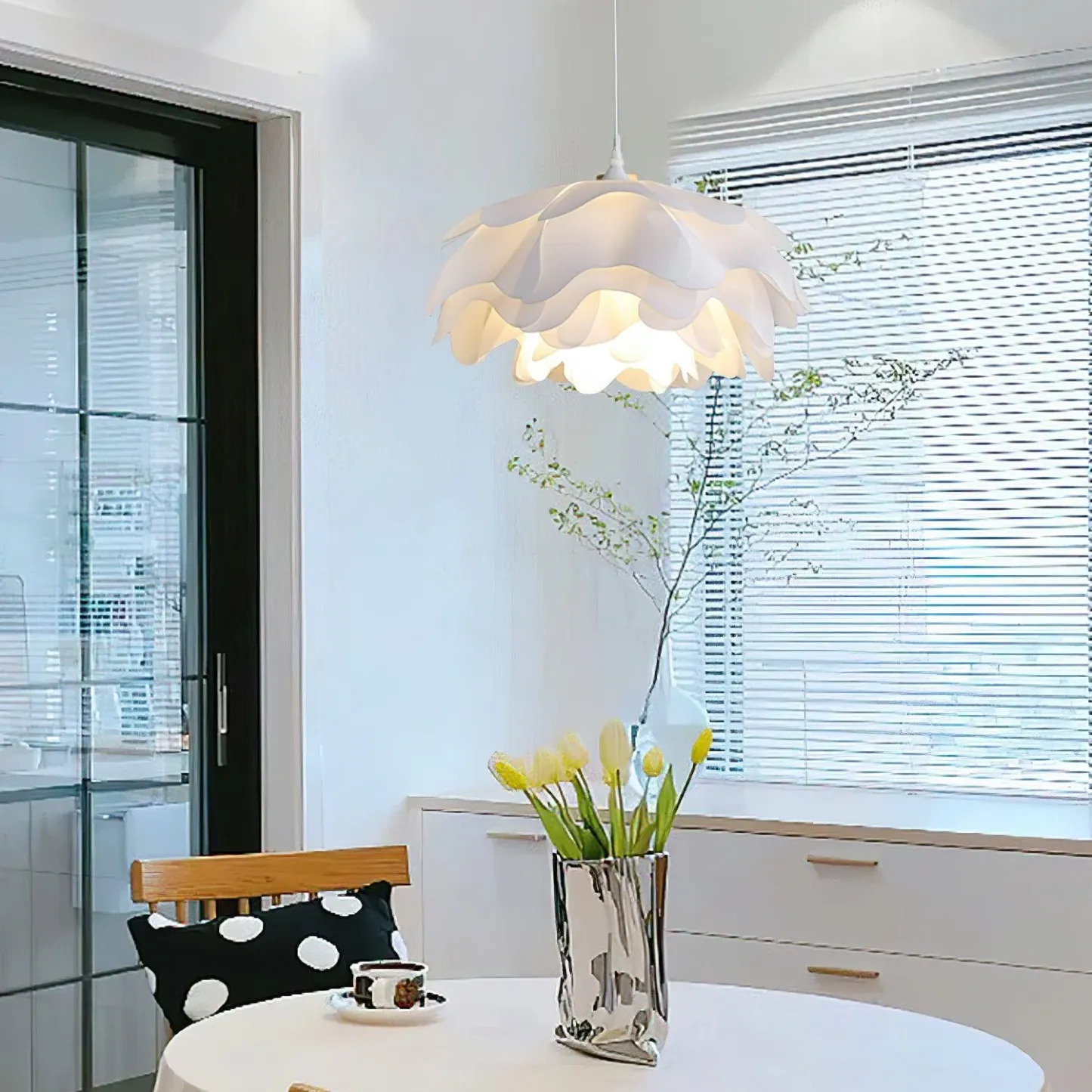 Renée Modern Flower Shaped Pendant Light Bedroom Dining Living Room