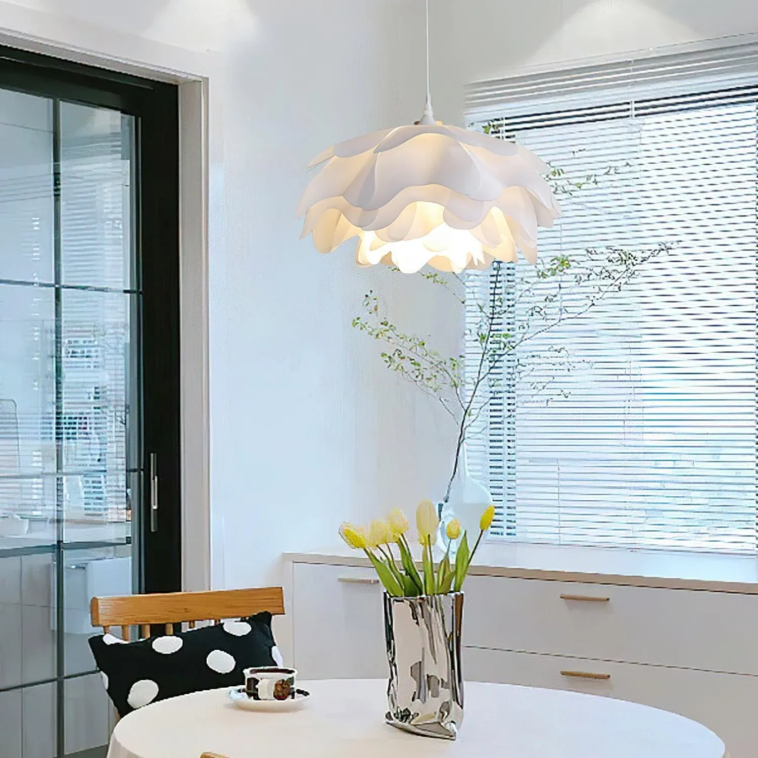 Renée Modern Flower Shaped Pendant Light Bedroom Dining Living Room
