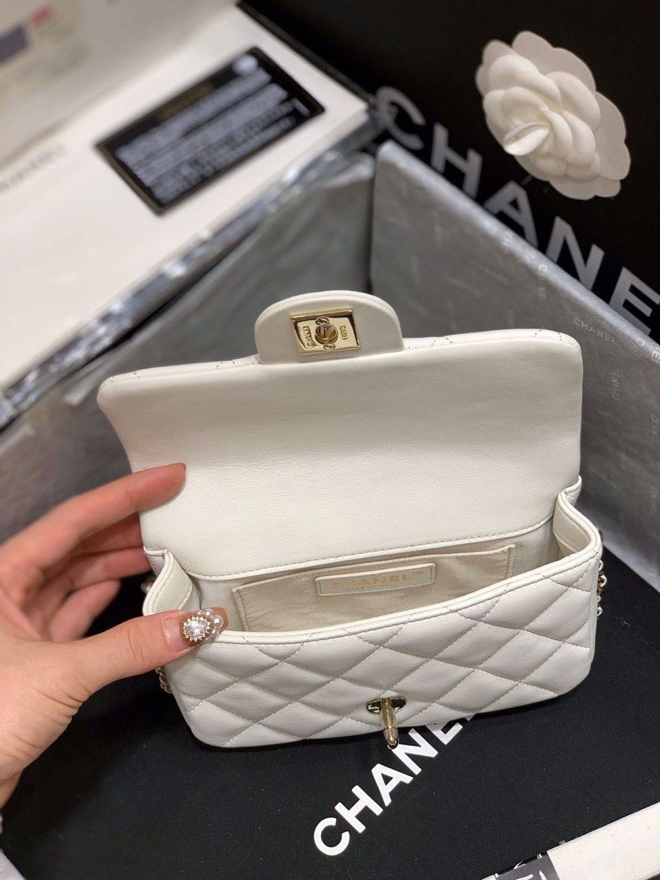 ChanelSmall Pearl Logo Strap Flap Bag White For Women, Women&#8217;s Handbags, Shoulder And Crossbody Bags 7in/18cm AS1436