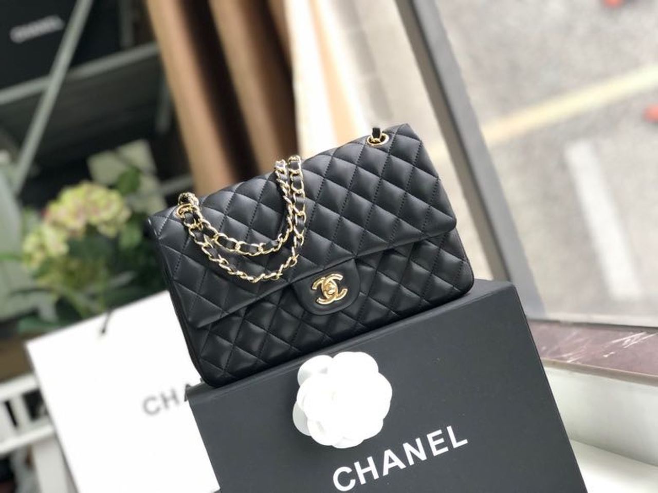 Chanel Classic Handbag Gold Toned Hardware Black For Women, Women&#8217;s Bags, Shoulder And Crossbody Bags 10.2in/26cm A01112