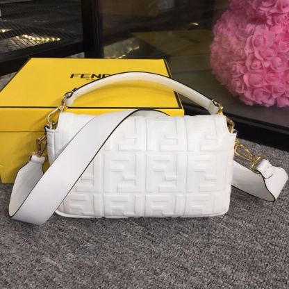 FI Baguette Nappa White For Women, Women&#8217;s Handbags, Shoulder And Crossbody Bags 10.6in/27cm FF 8BR600A72VF15AO