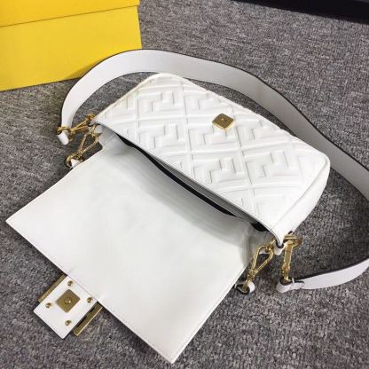 FI Baguette Nappa White For Women, Women&#8217;s Handbags, Shoulder And Crossbody Bags 10.6in/27cm FF 8BR600A72VF15AO