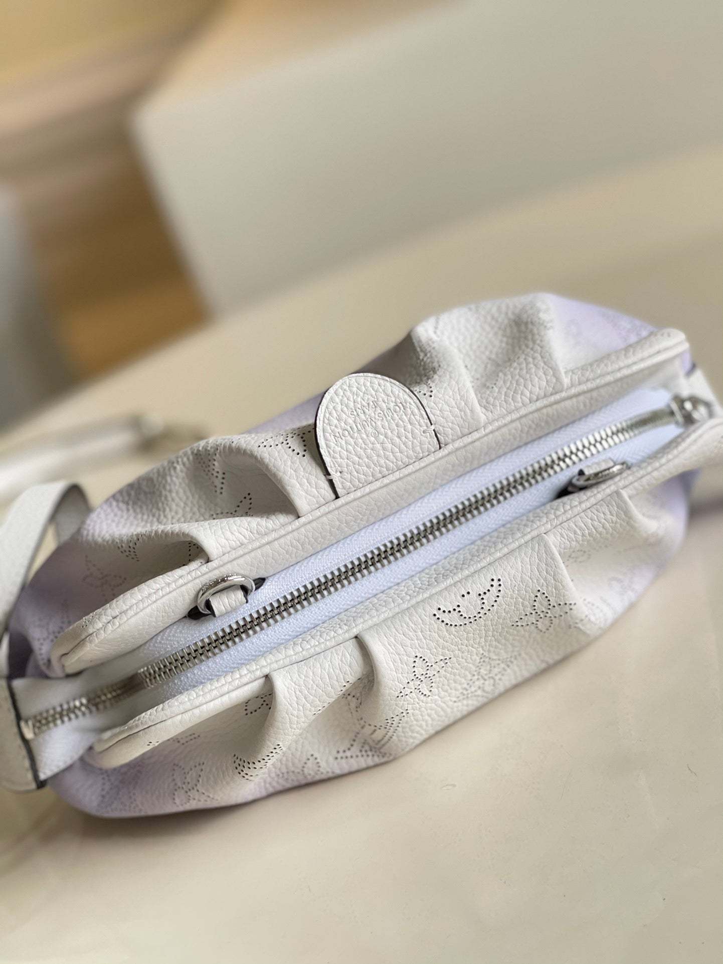 LV Scala Mini Pouch White For Women,  Shoulder And Crossbody Bags 9.1in/23cm LV M80410