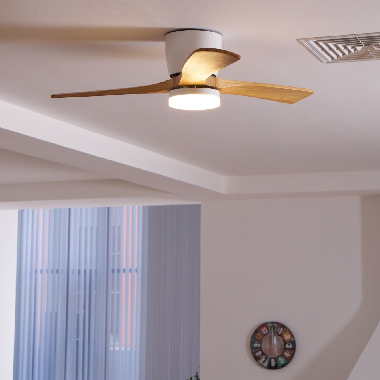 Ventilateur de plafond nordique en bois Ezra avec lumière - Neutralighting