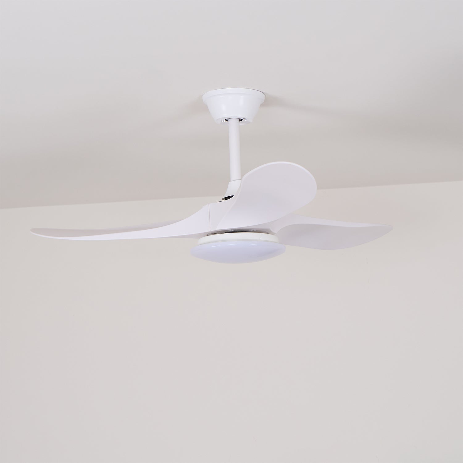 Plafonnier ventilateur moderne en bois Velix - Neutralighting