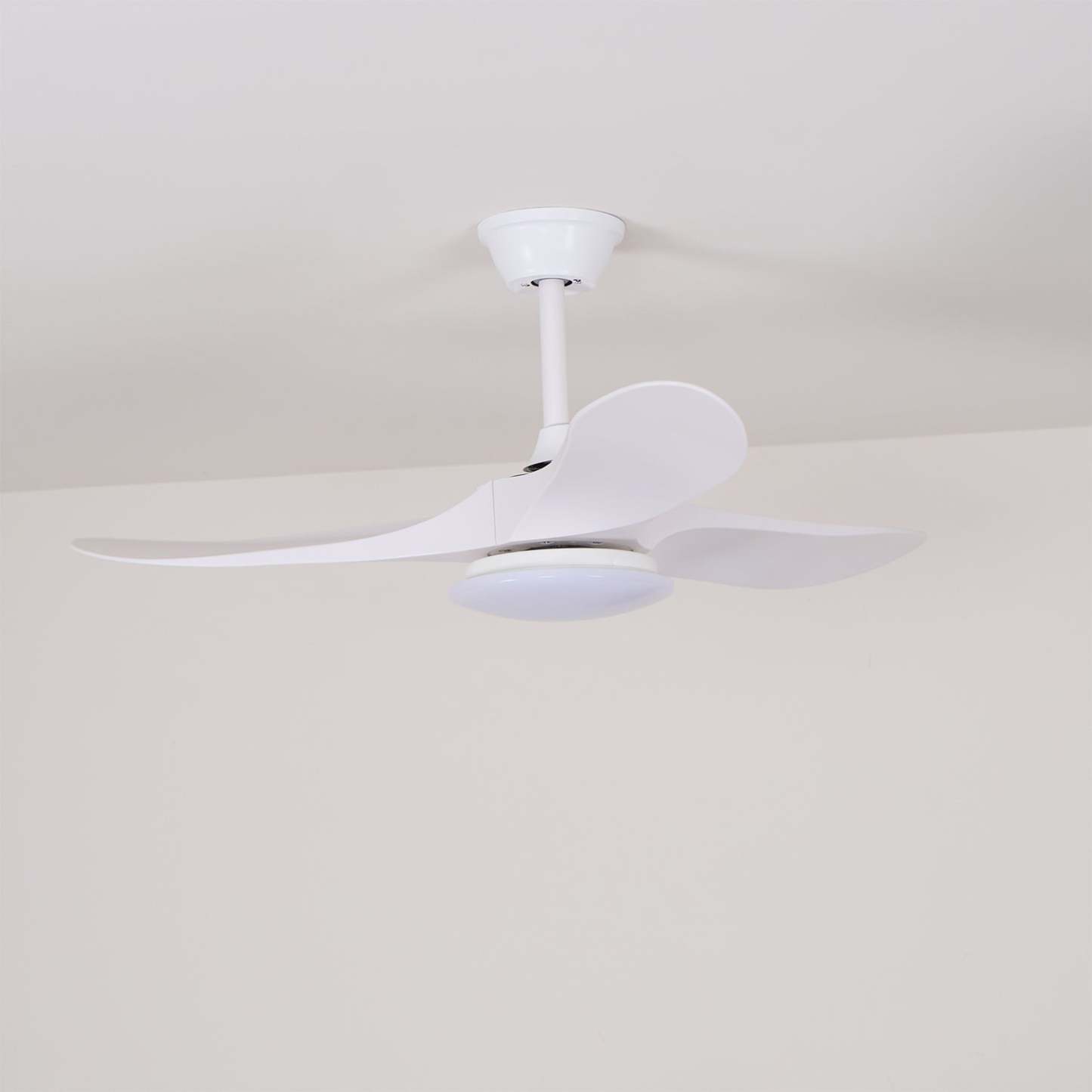 Plafonnier ventilateur moderne en bois Velix - Neutralighting