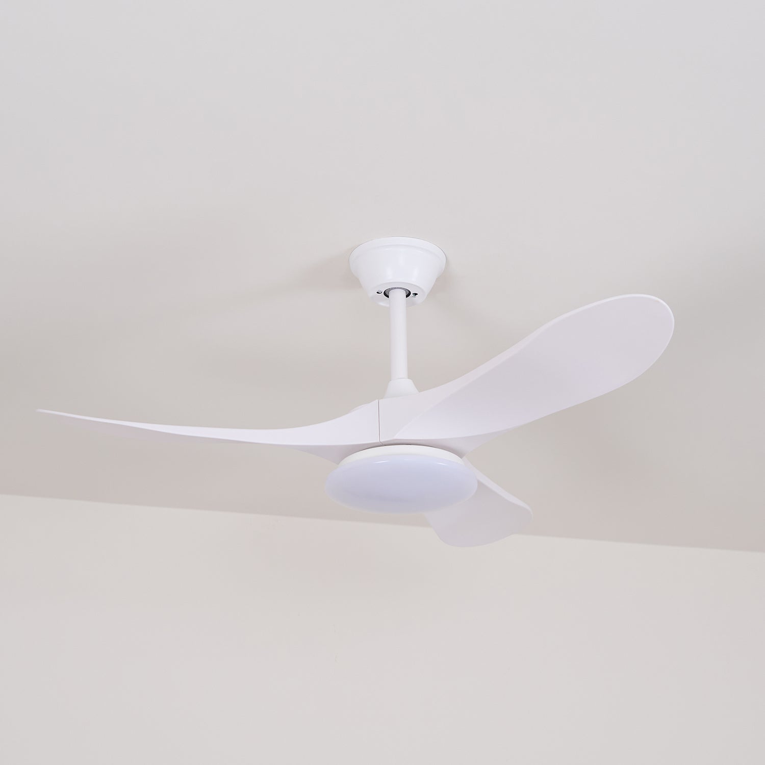 Plafonnier ventilateur moderne en bois Velix - Neutralighting