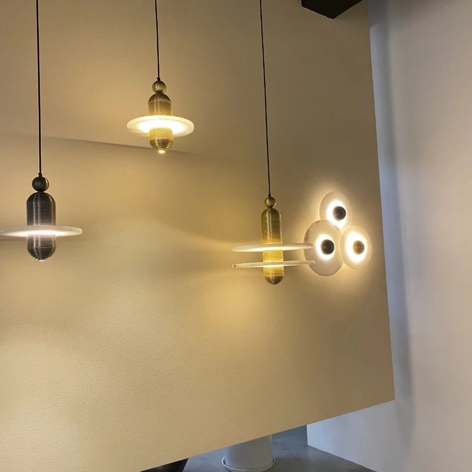 Jade Moderne Comète Rond Métal Albâtre Suspension Salle à Manger Salle de Bain
