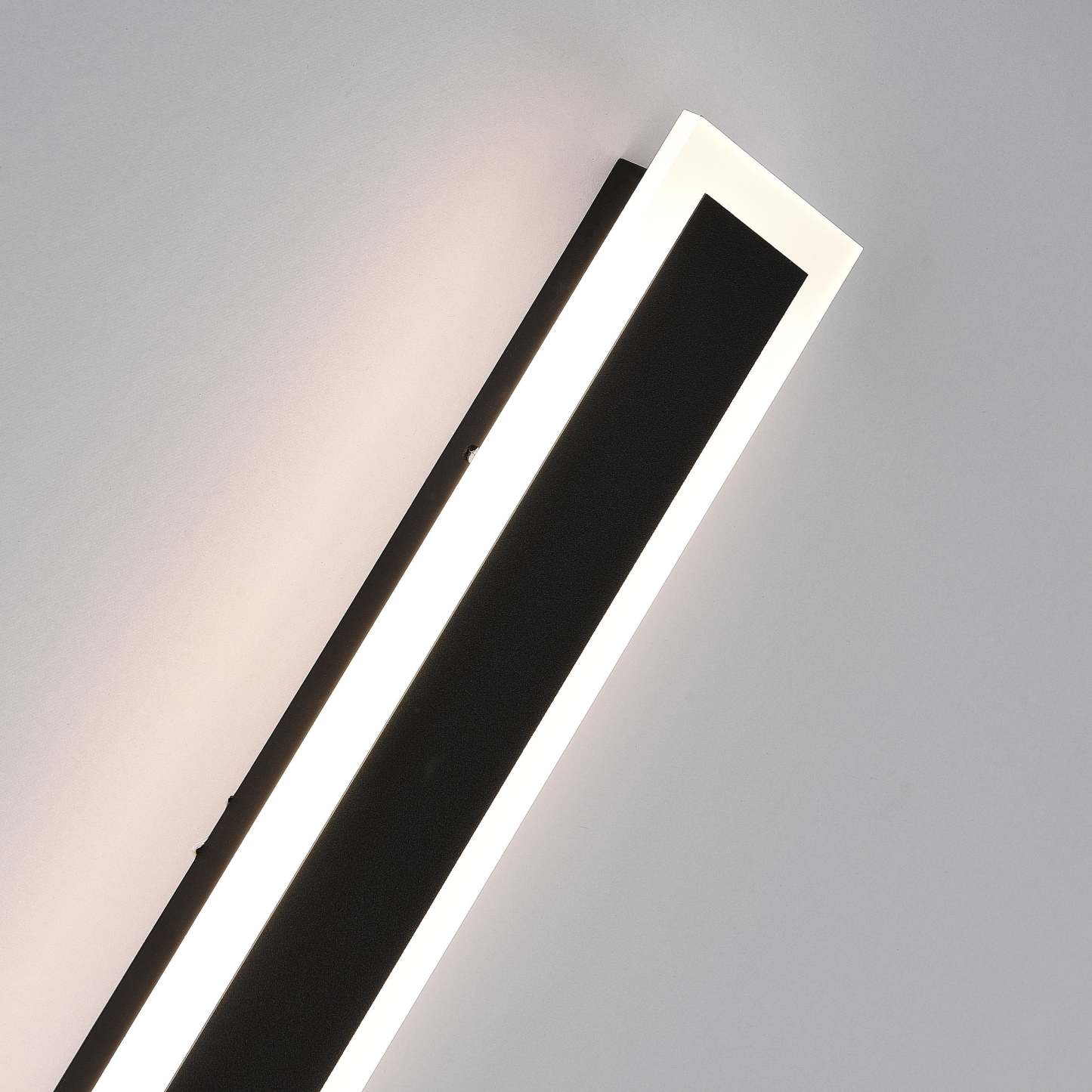 Edge Linear Metal LED Outdoor Wall Lamp, Black/White