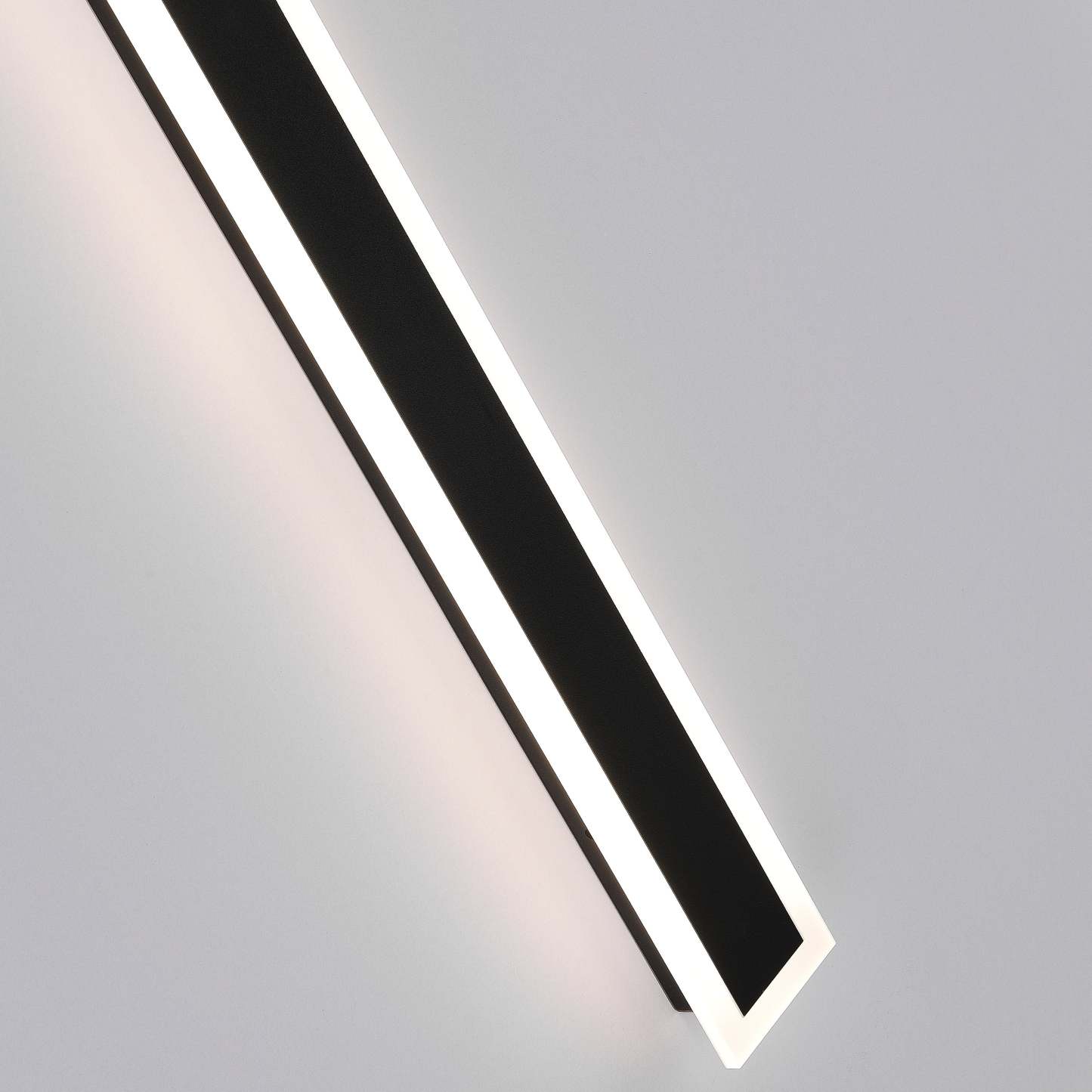 Edge Linear Metal LED Outdoor Wall Lamp, Black/White
