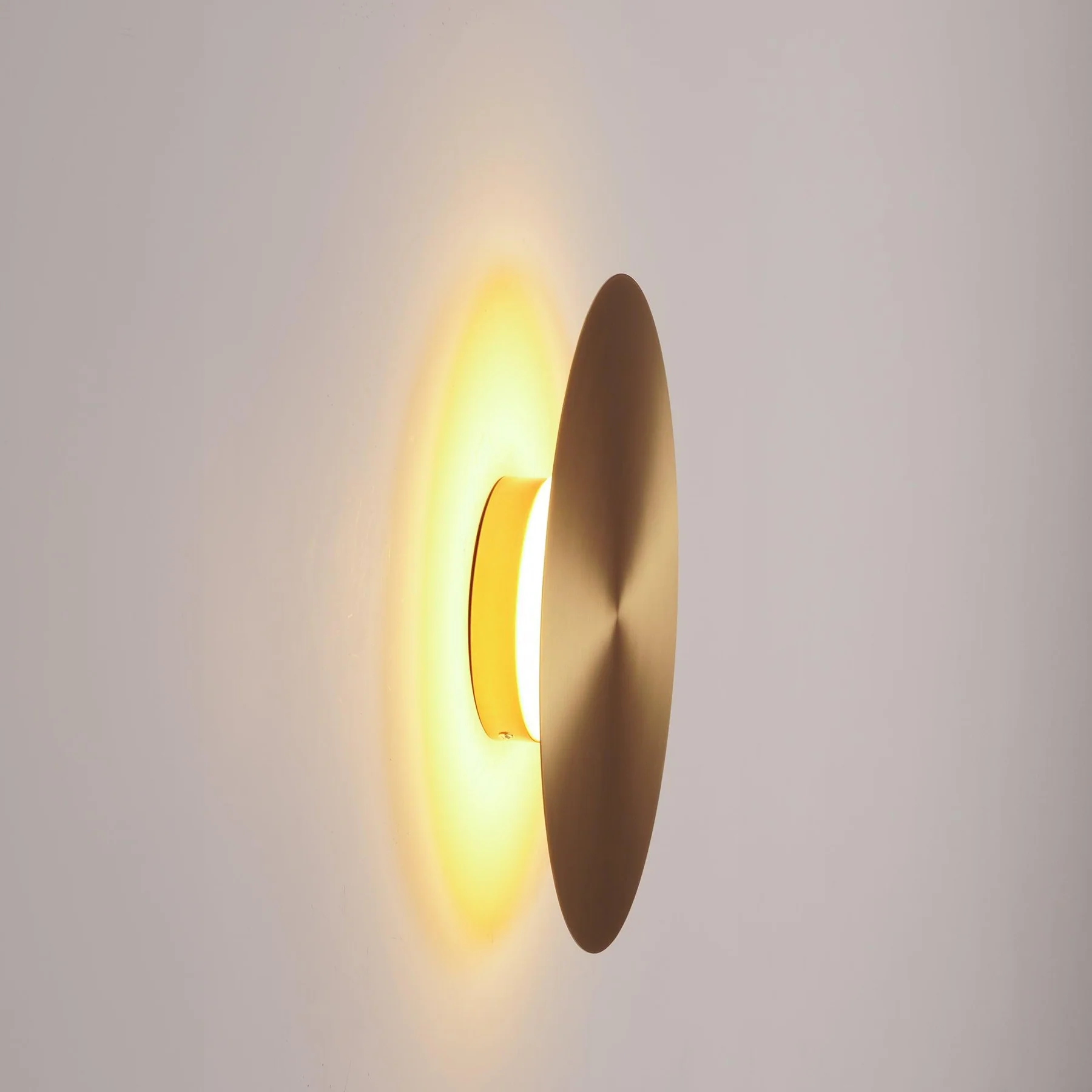 Edge Modern Round Brass Metal Wall Light Bathroom Living Room