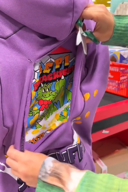 Surprise hoodie! Only needs a snip ✂️