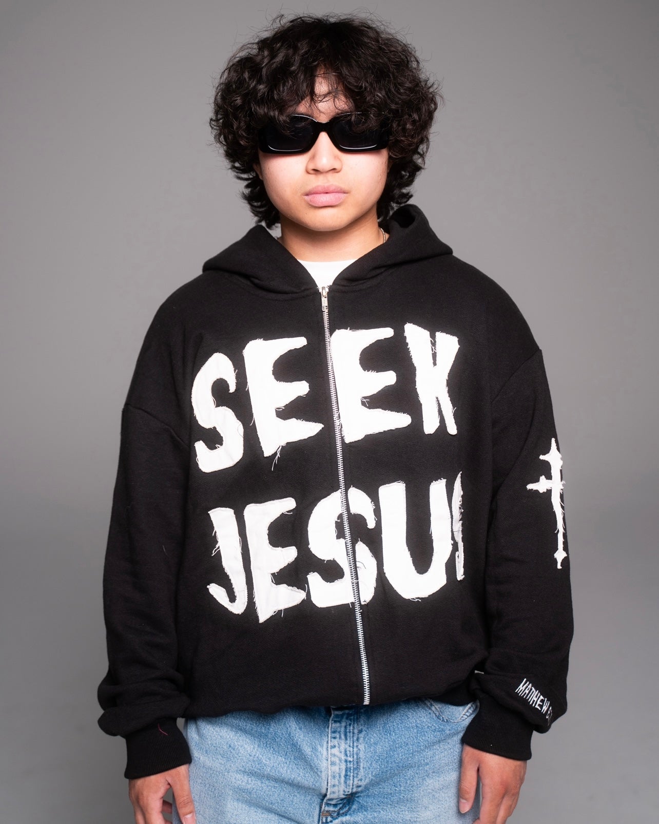 Seek Jesus (Black)-IYAMIUIO