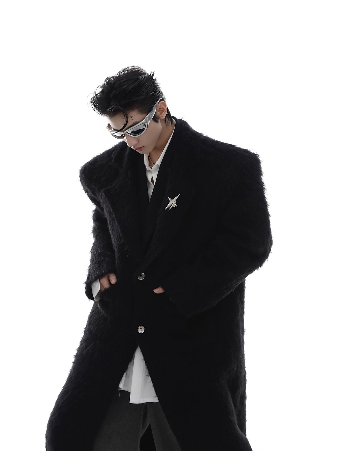 High Shoulder Thick Black/White Coat-IYAMIUIO