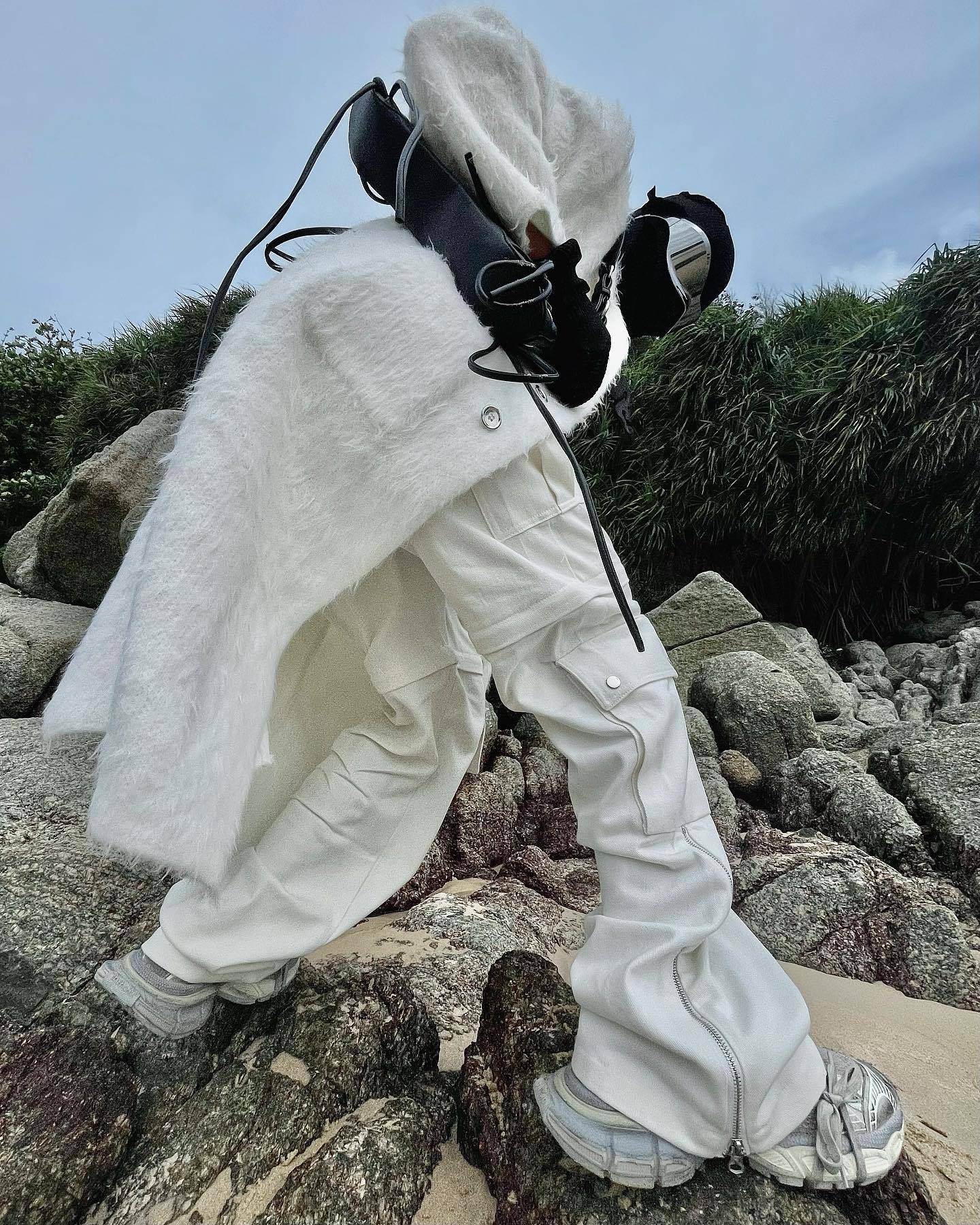 High Shoulder Thick Black/White Coat-IYAMIUIO