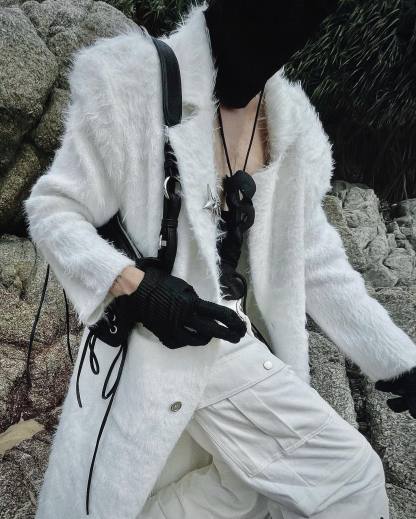 High Shoulder Thick Black/White Coat-IYAMIUIO