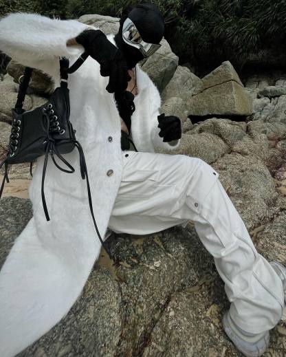 High Shoulder Thick Black/White Coat-IYAMIUIO