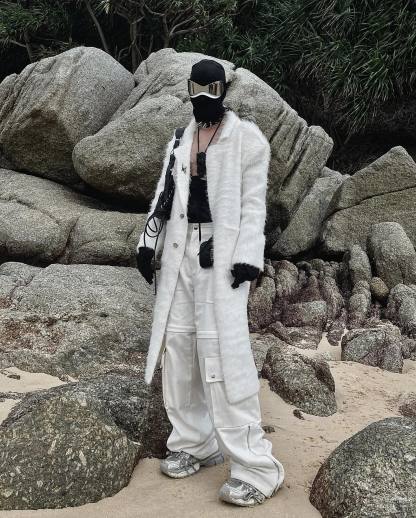 High Shoulder Thick Black/White Coat-IYAMIUIO