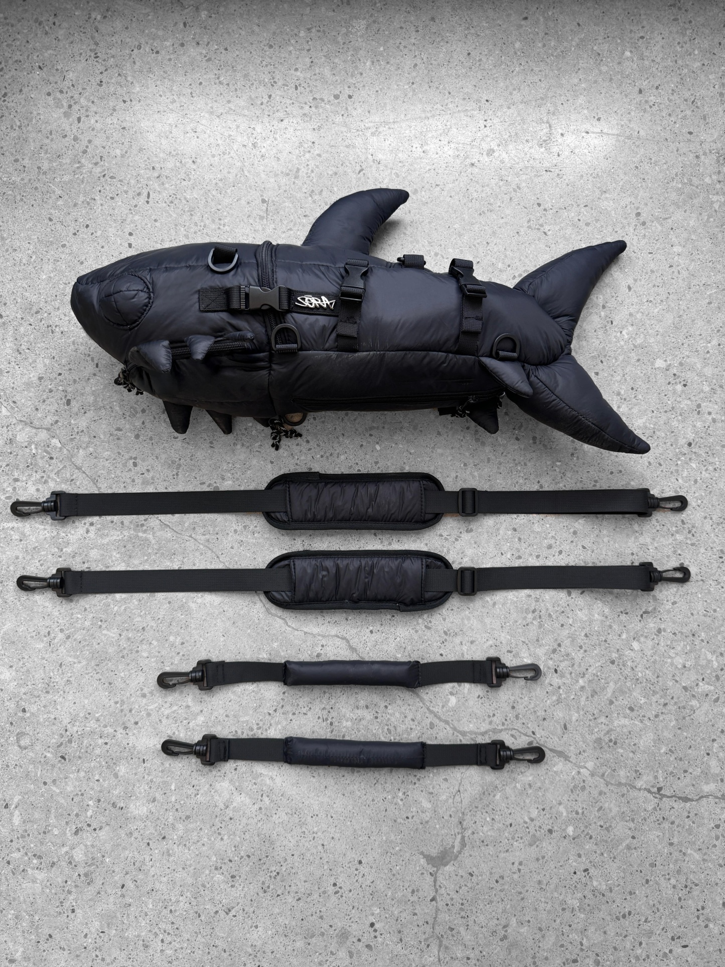 "SHARK" Bag-IYAMIUIO