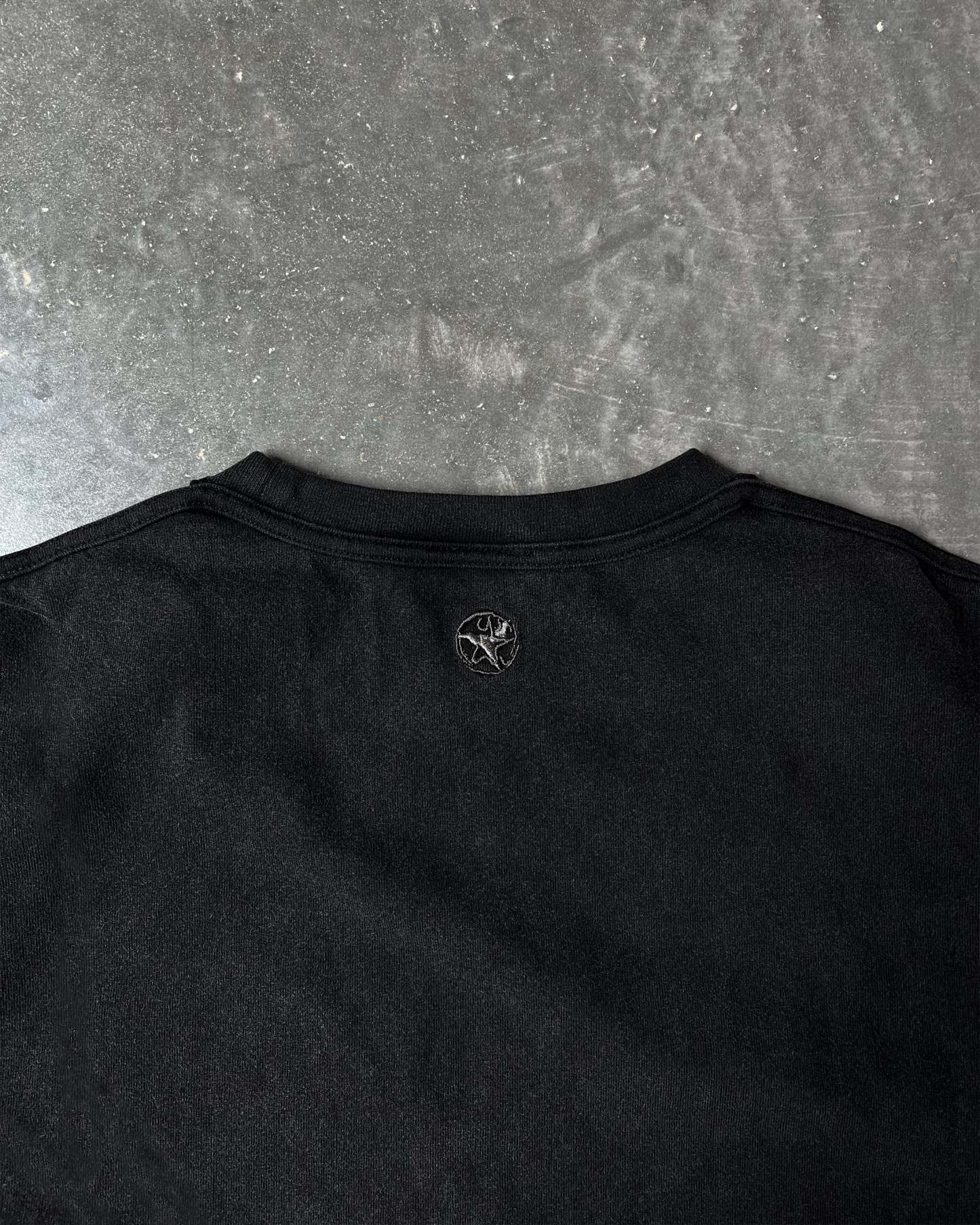 DISTRESSED TEE (COAL)-IYAMIUIO