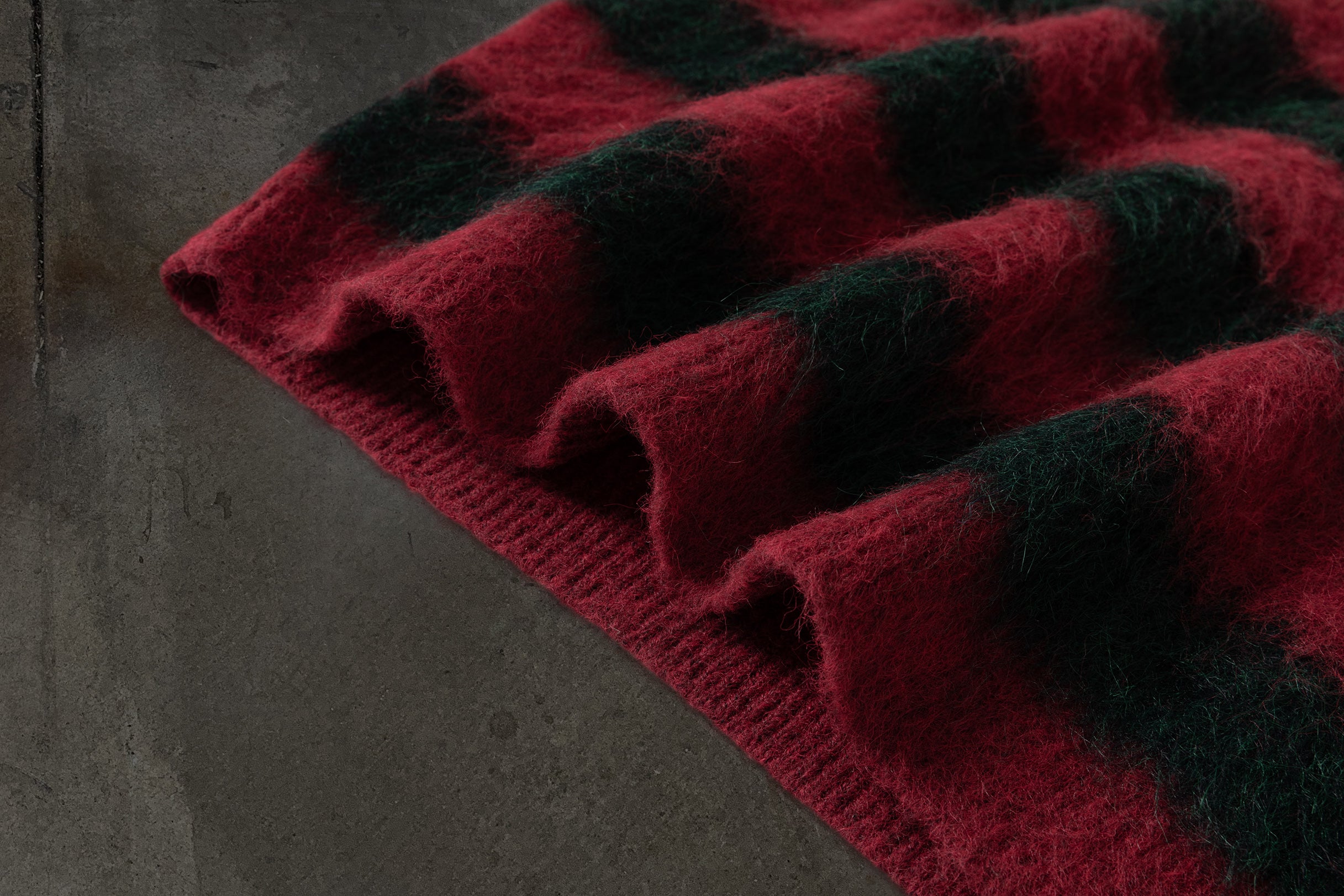 NIGHTMARE MOHAIR (RED/GREEN)-IYAMIUIO