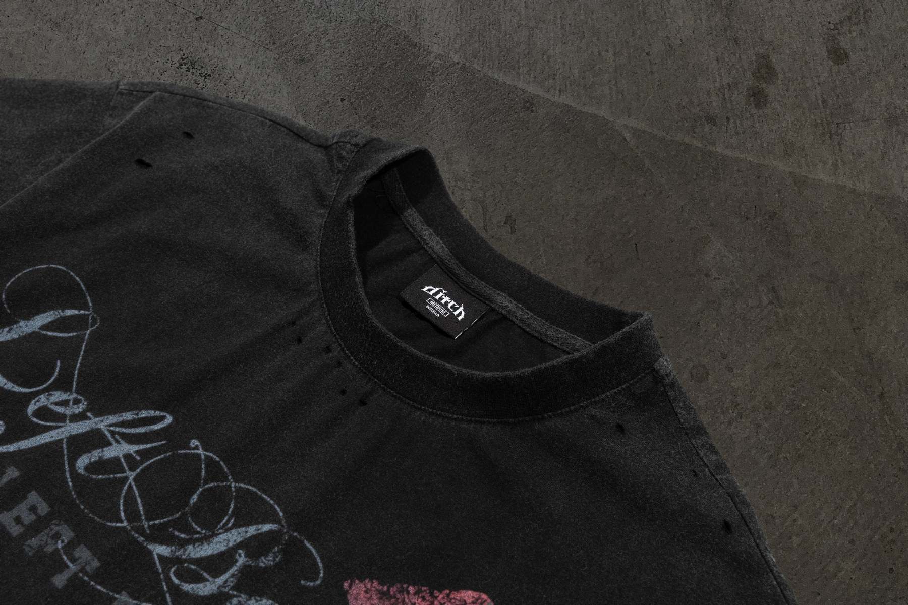 LOVELETTER DISTRESSED TEE (COAL)-IYAMIUIO