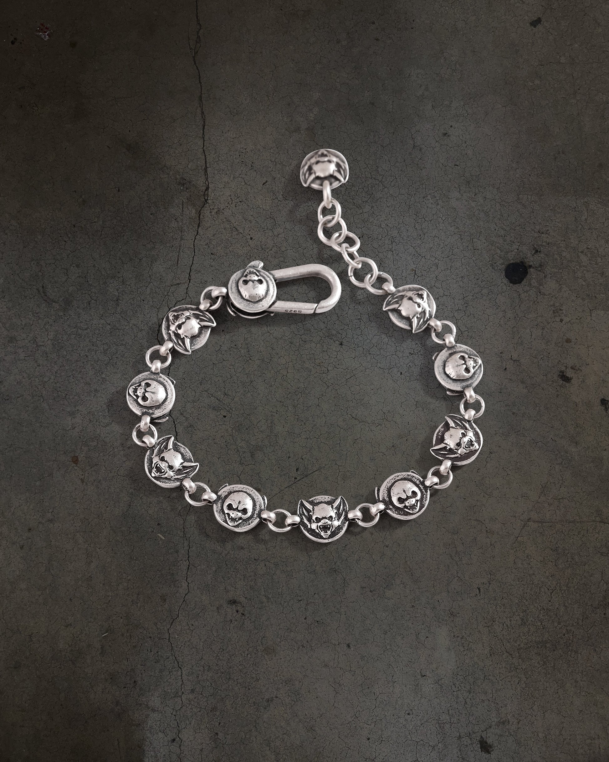 SILVER BAT/SKULL BRACELET-IYAMIUIO