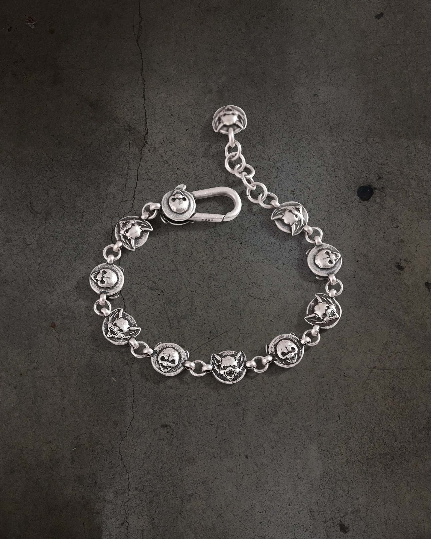 SILVER BAT/SKULL BRACELET-IYAMIUIO