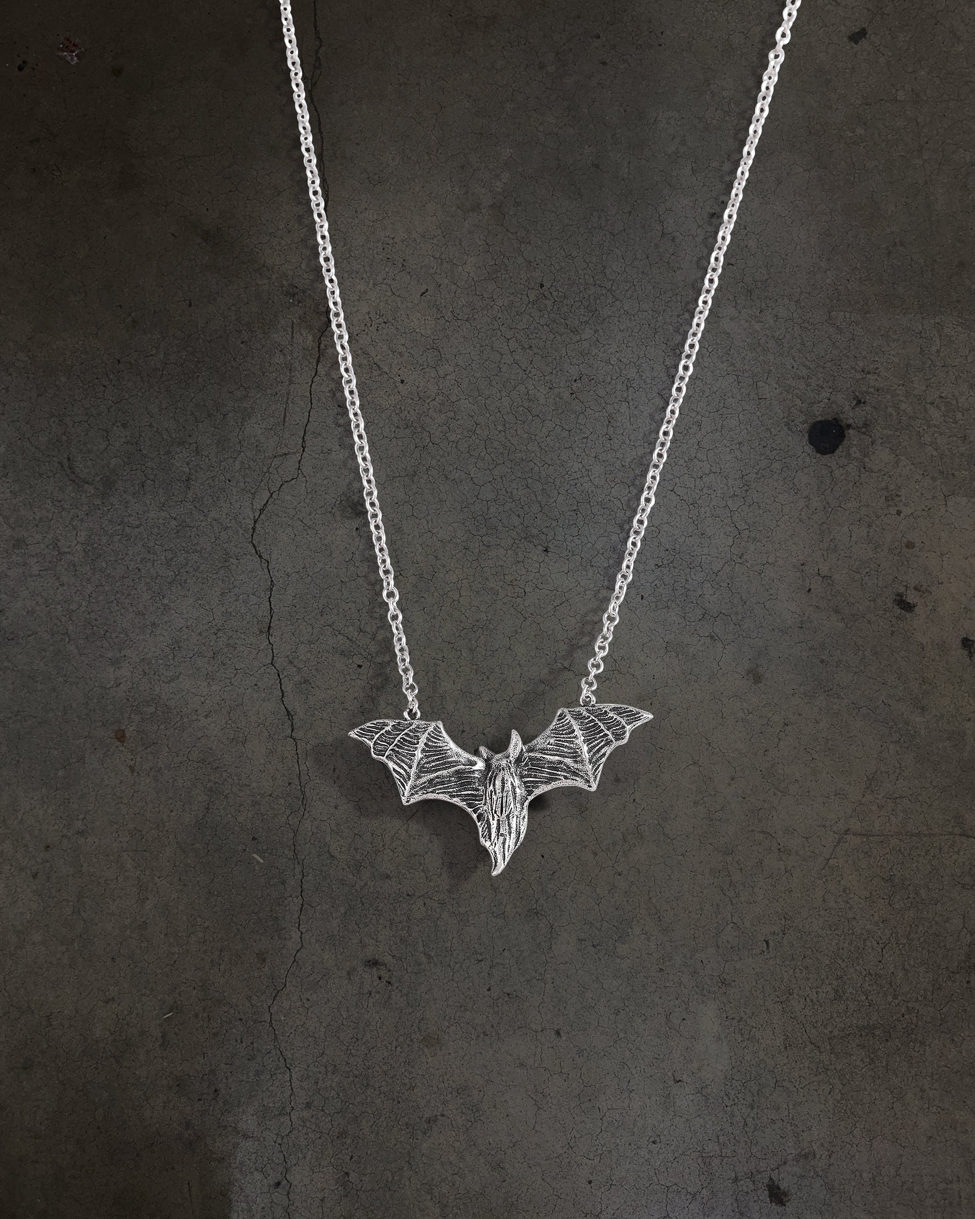 DITCH SILVER BAT CHAIN-IYAMIUIO