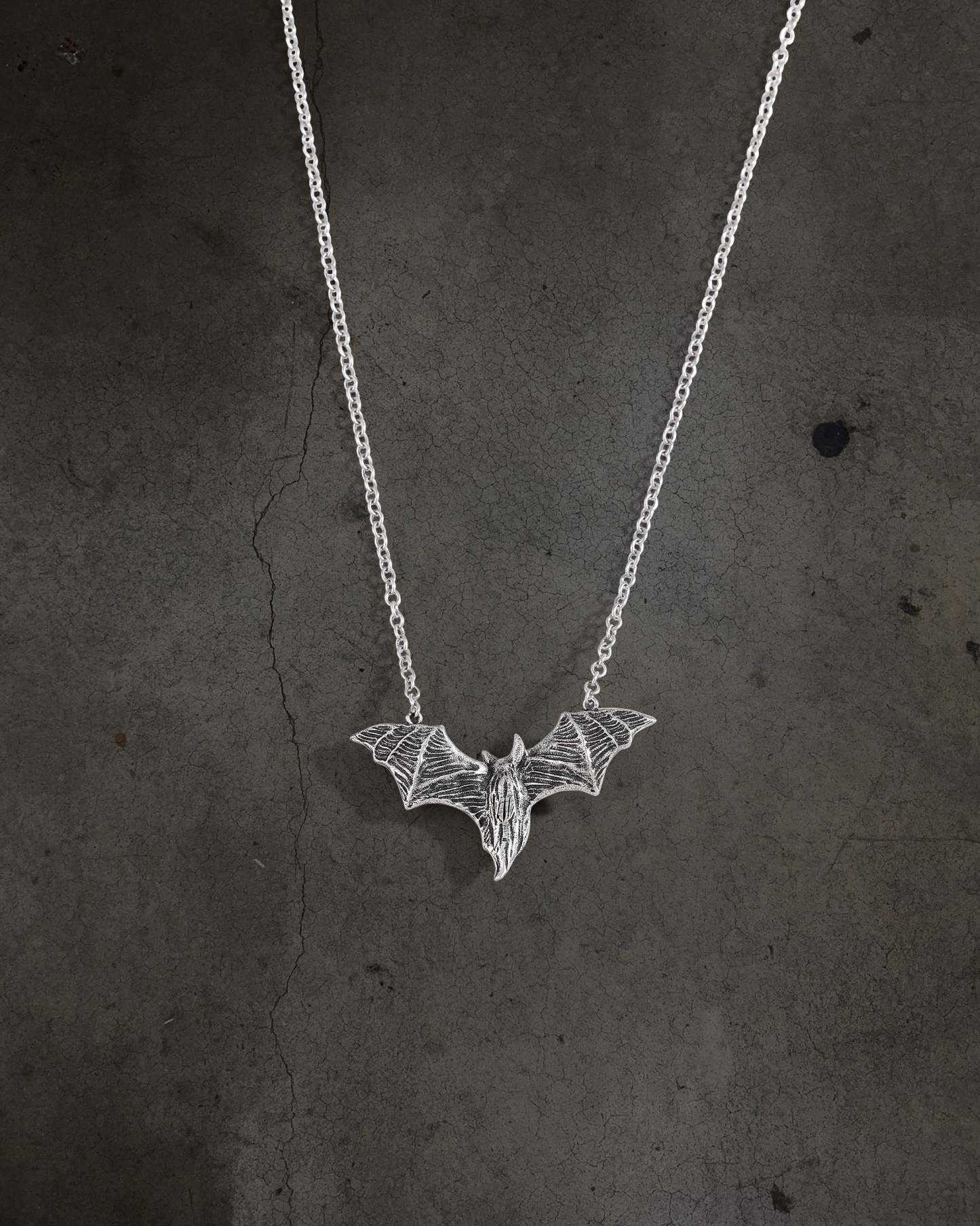 DITCH SILVER BAT CHAIN-IYAMIUIO