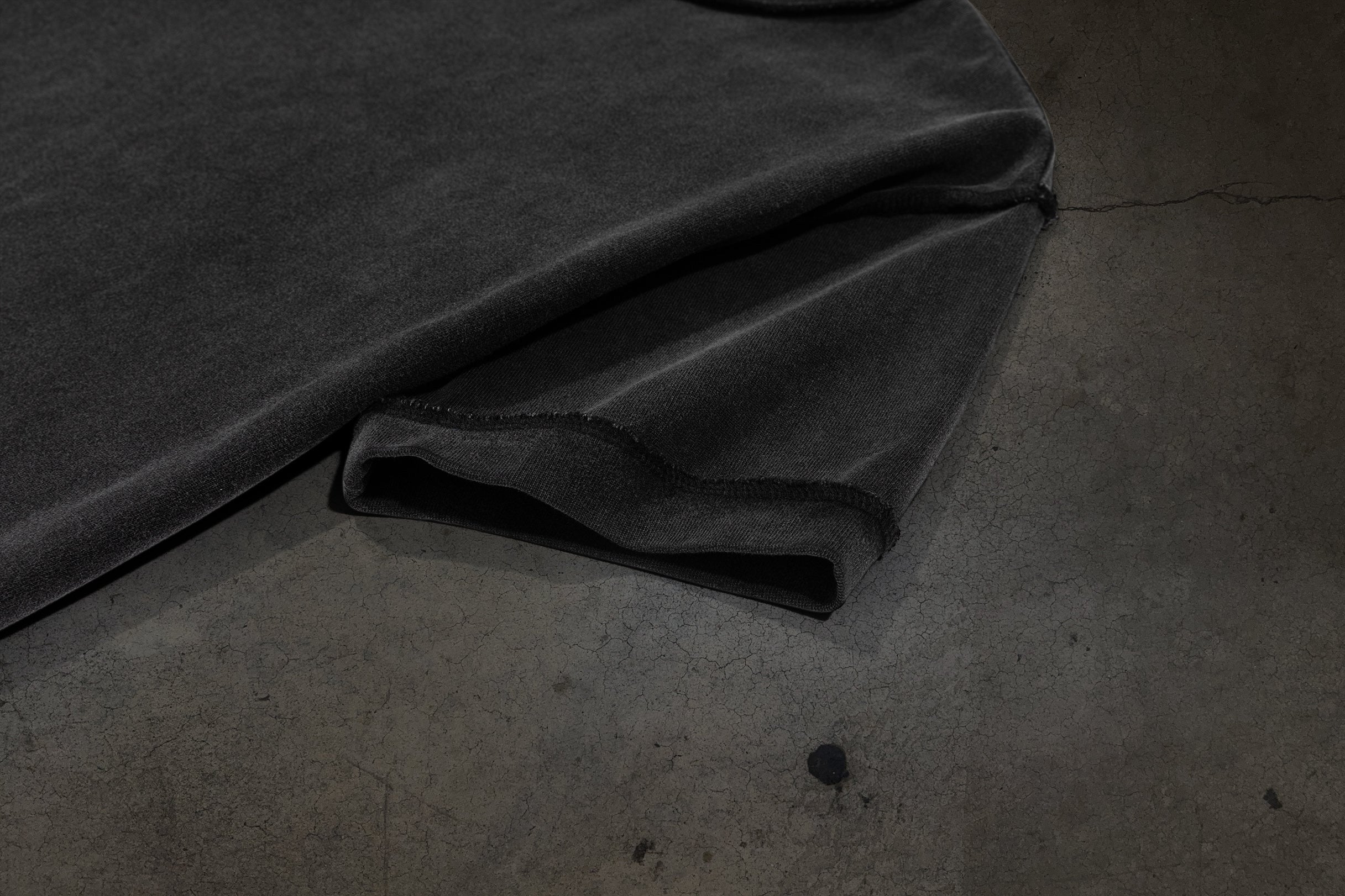 CORVIDITCH TOUR TEE (COAL)-IYAMIUIO