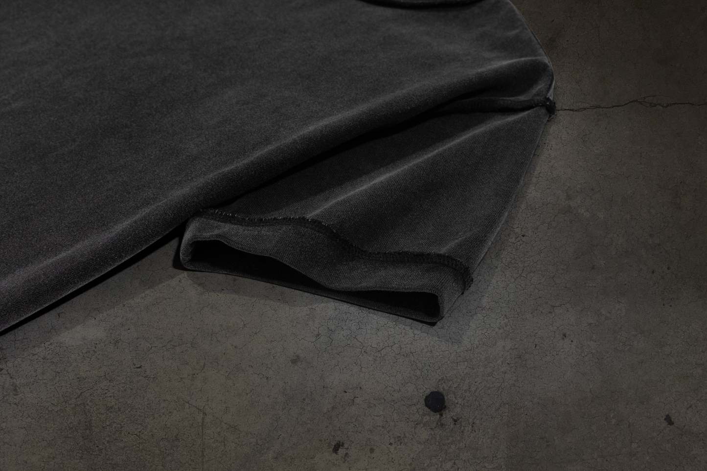 CORVIDITCH TOUR TEE (COAL)-IYAMIUIO