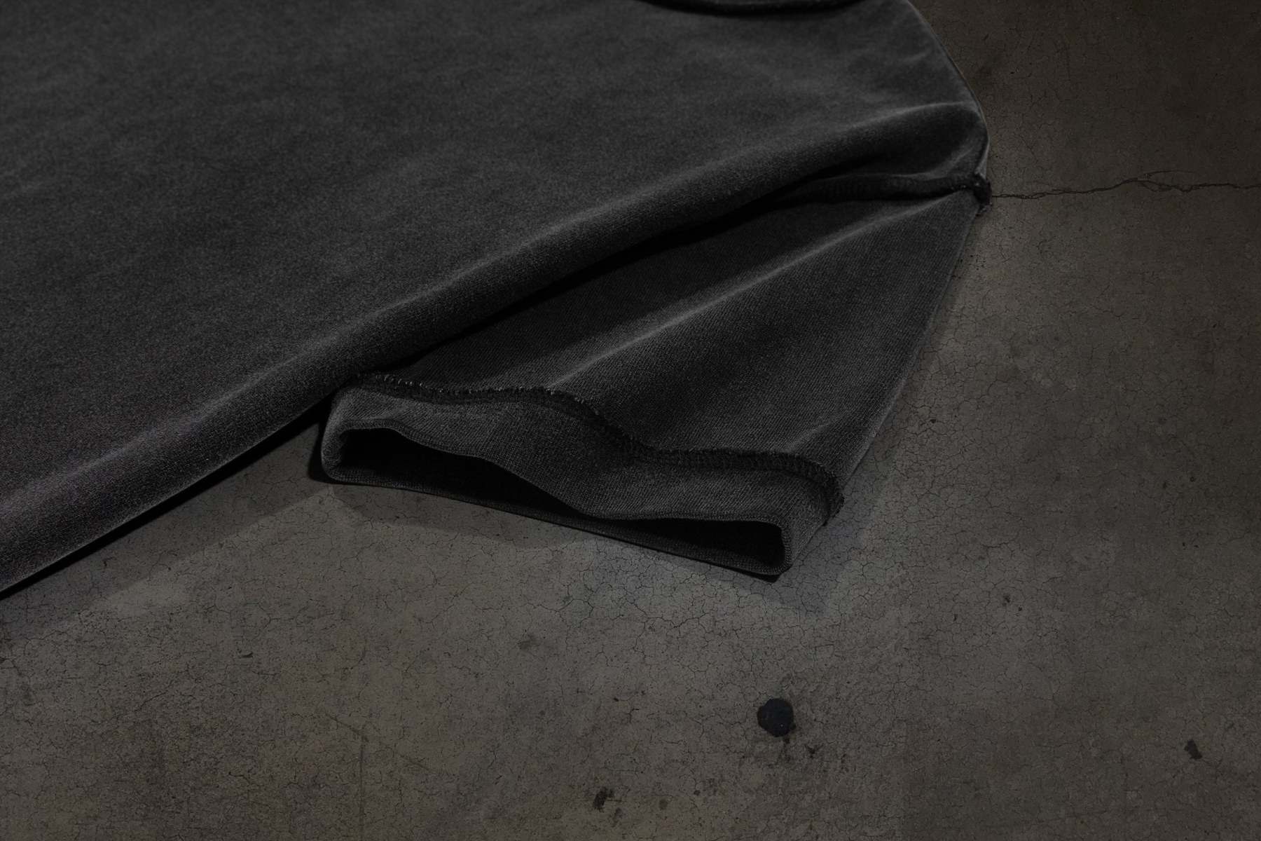 CORVIDITCH TOUR TEE (COAL)-IYAMIUIO