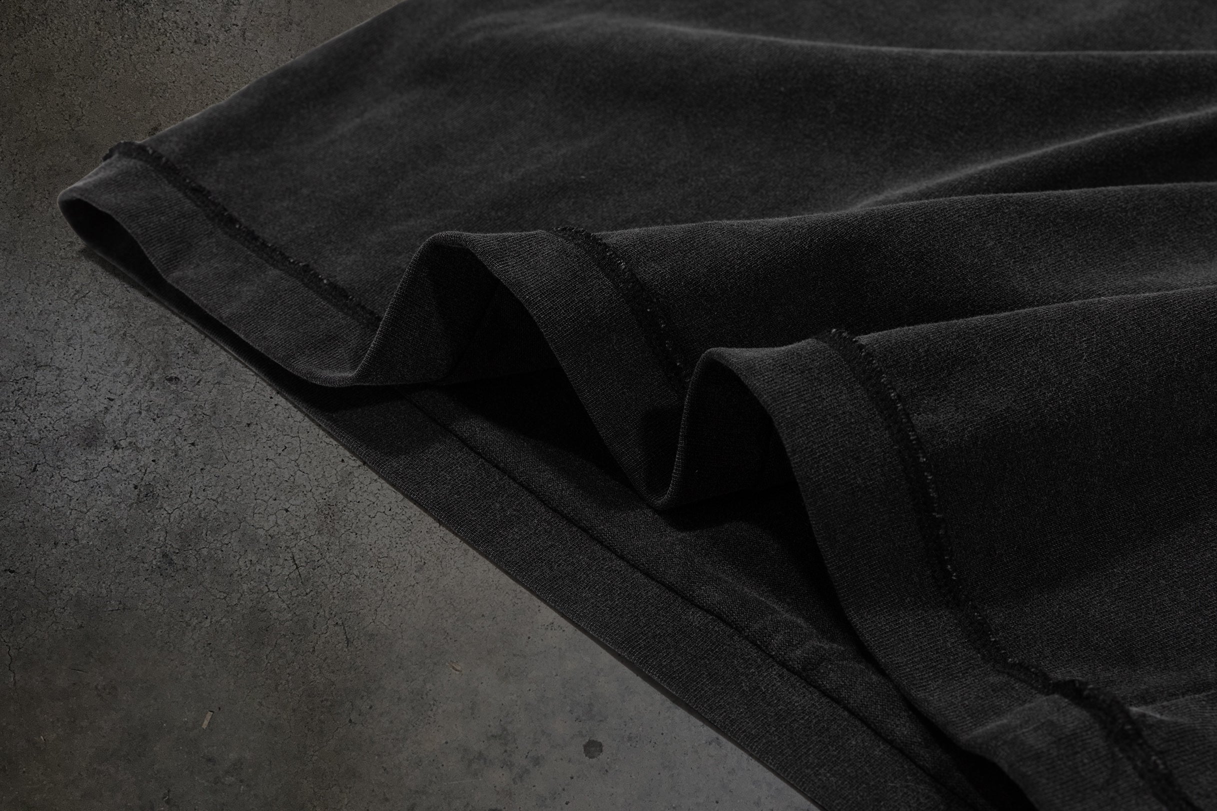 CORVIDITCH TOUR TEE (COAL)-IYAMIUIO