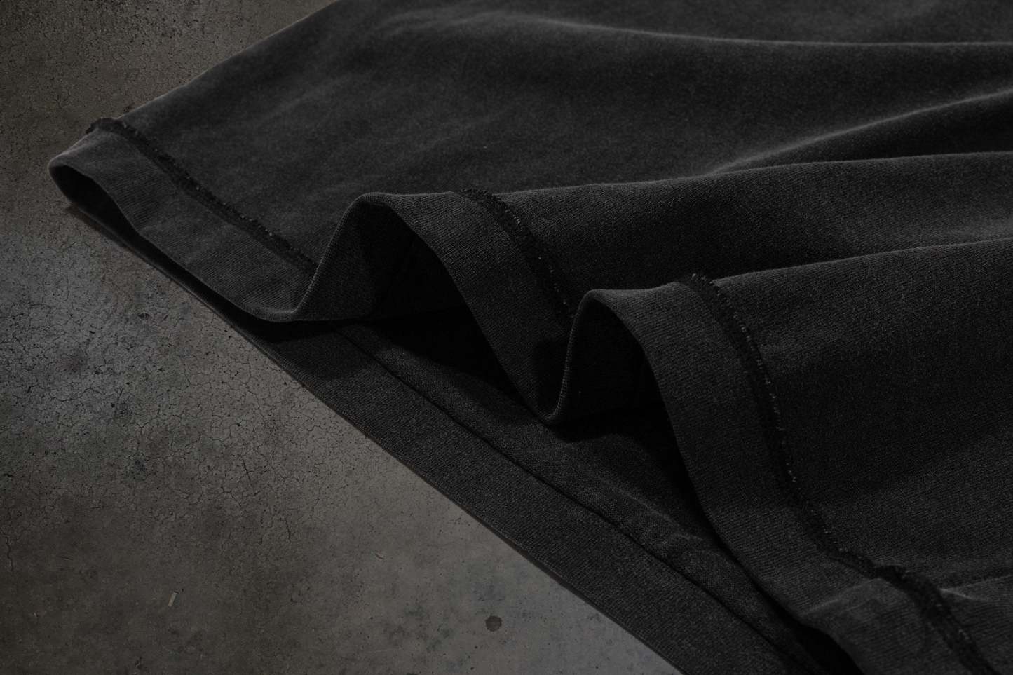 CORVIDITCH TOUR TEE (COAL)-IYAMIUIO