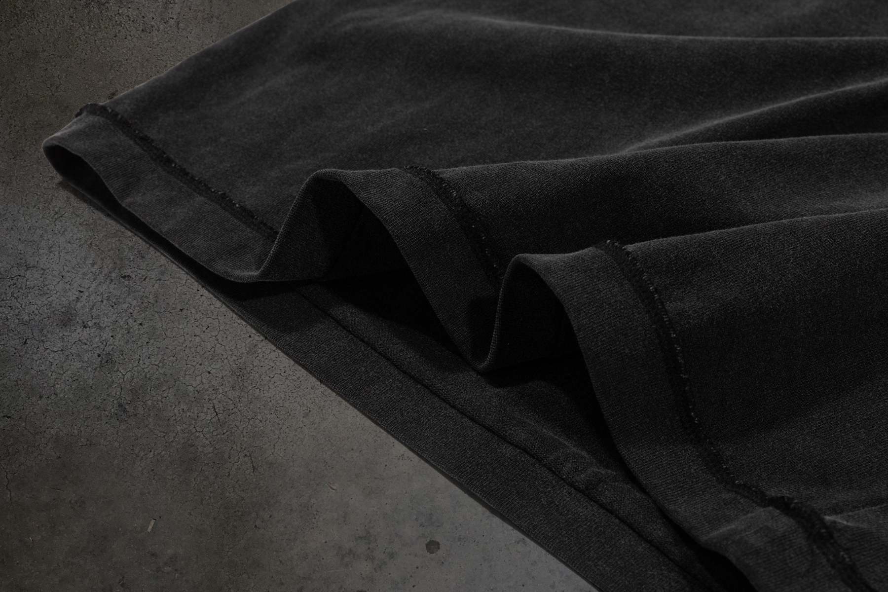 CORVIDITCH TOUR TEE (COAL)-IYAMIUIO