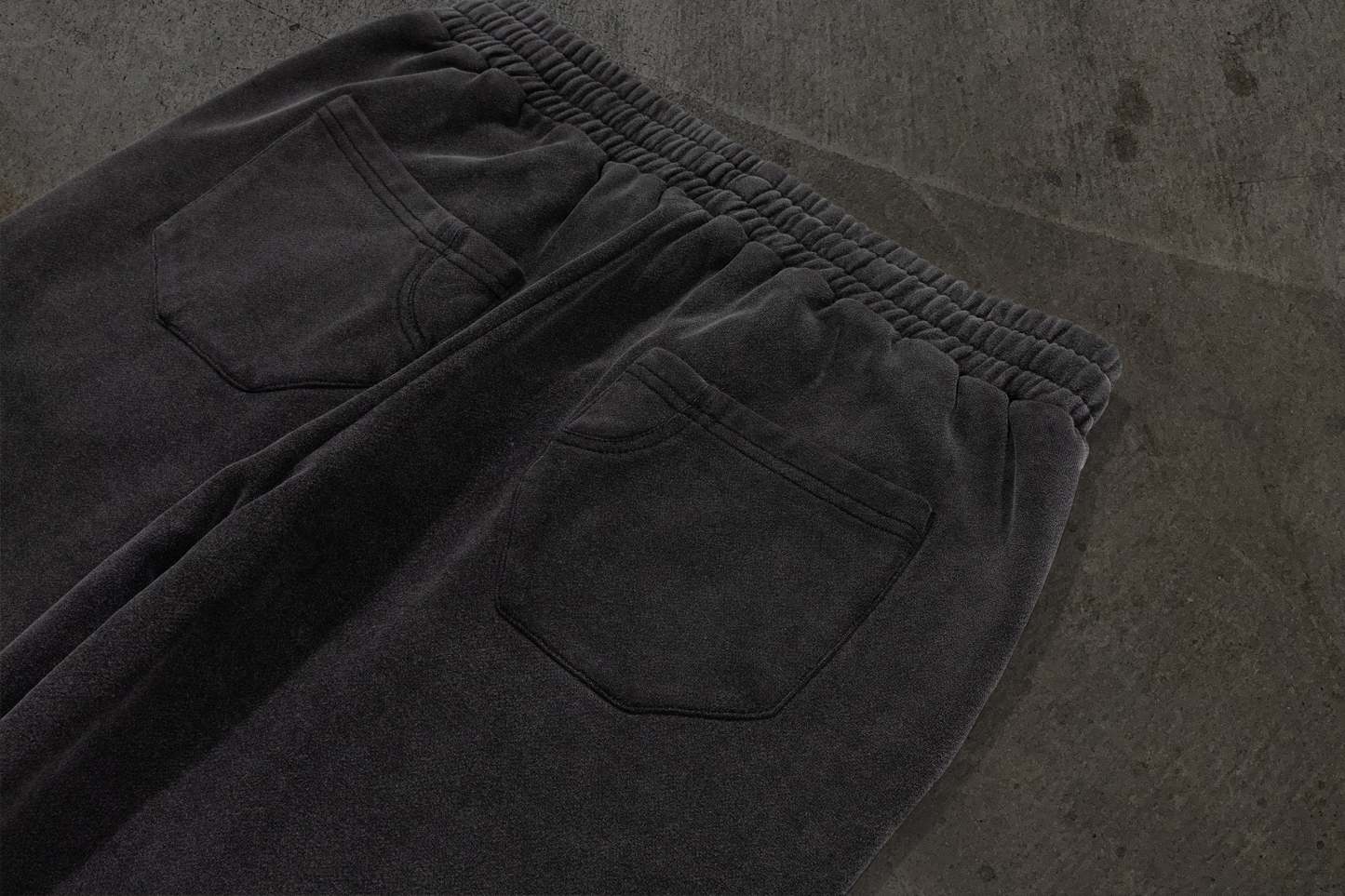 CORVIDITCH POCKET SWEATS (COAL)-IYAMIUIO